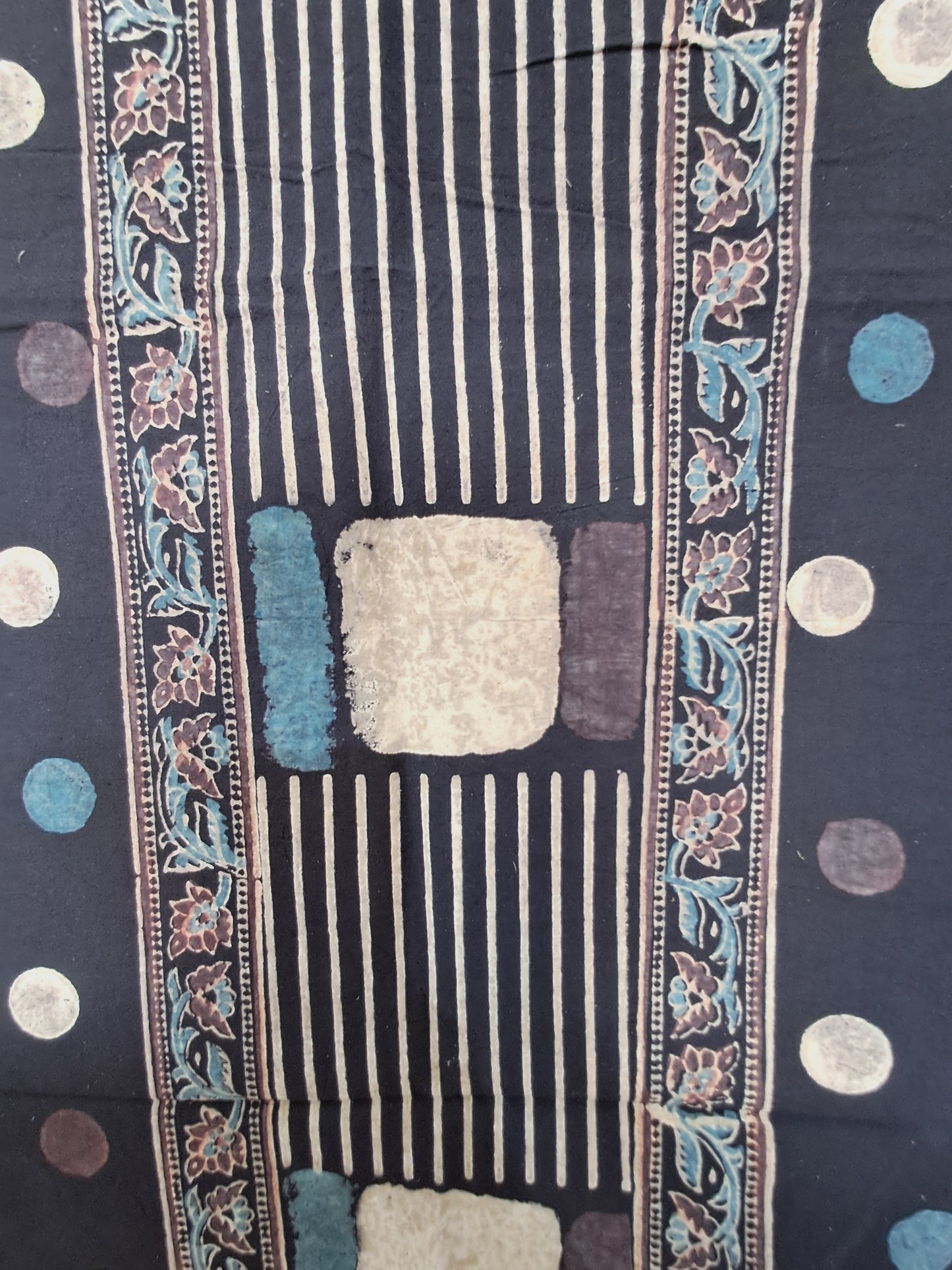L4-P04: Black Circle and Square Cotton Suit