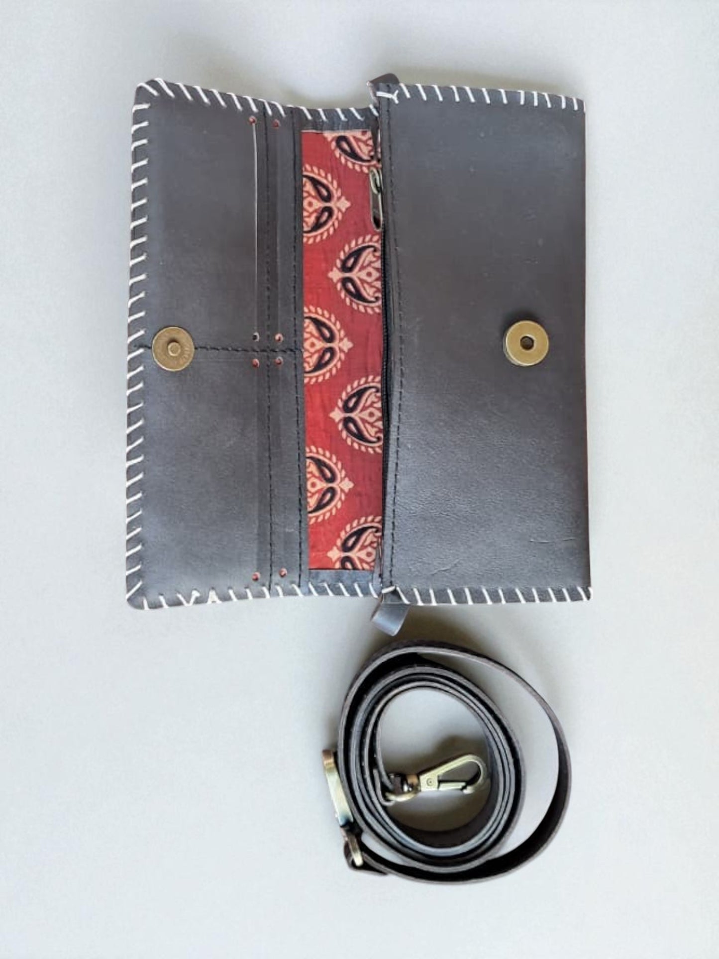 L5-P02: Mirror Bavariya Embroidery Leather Wallet
