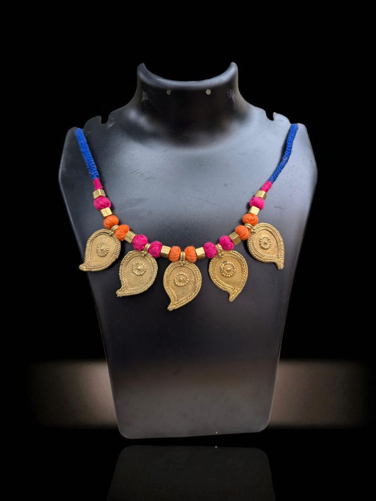 L3-P10-V1: Paisley Parade Necklace