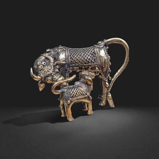 L3-P01-V1: Sacred Bond – Mother Cow and Calf