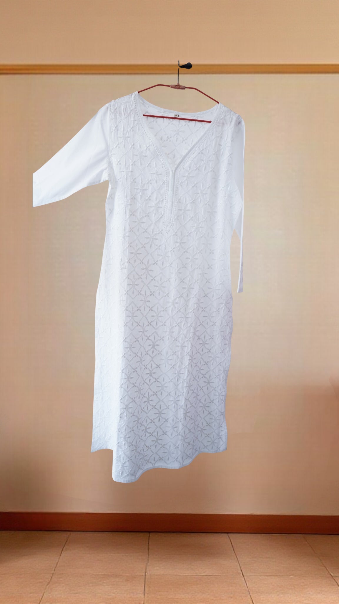 L7-P14: White Cotton Straight Kurti (M)