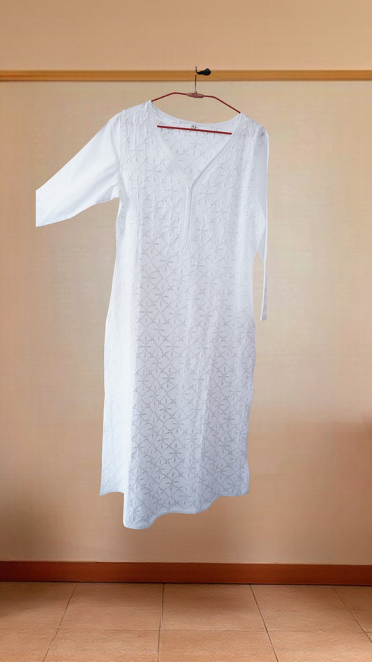 L7-P14: White Cotton Straight Kurti (M)