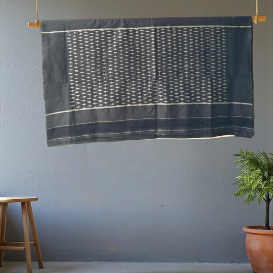 L9P04: Black and White Saree