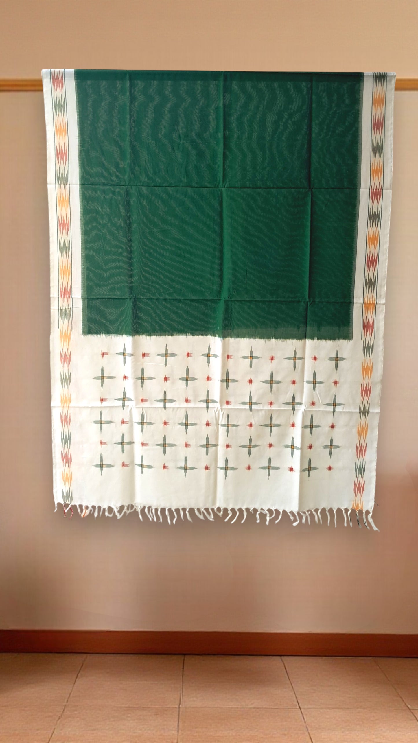 L9P20: Whit and Green Dupatta