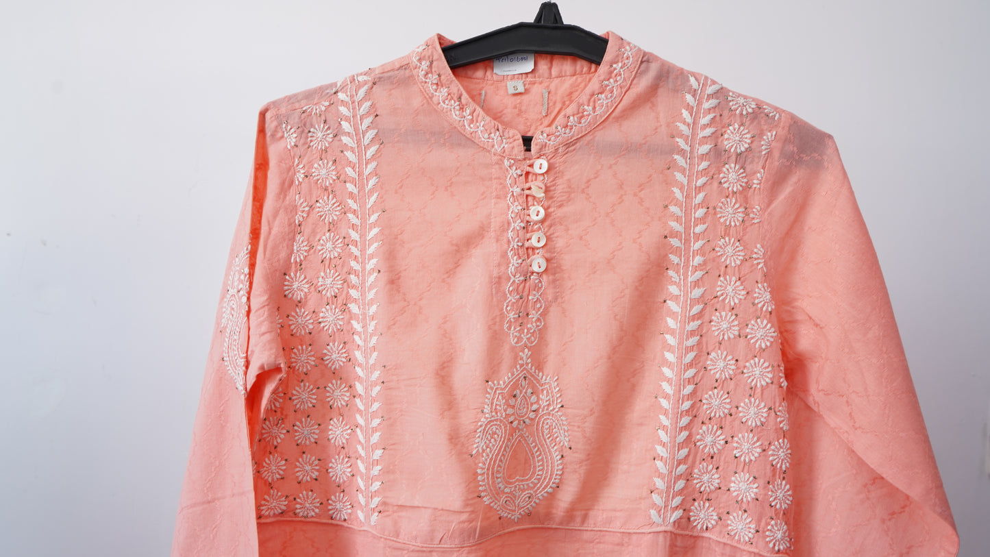 L7-P18-V2: Peach Cotton Chikankari Kurta (M)