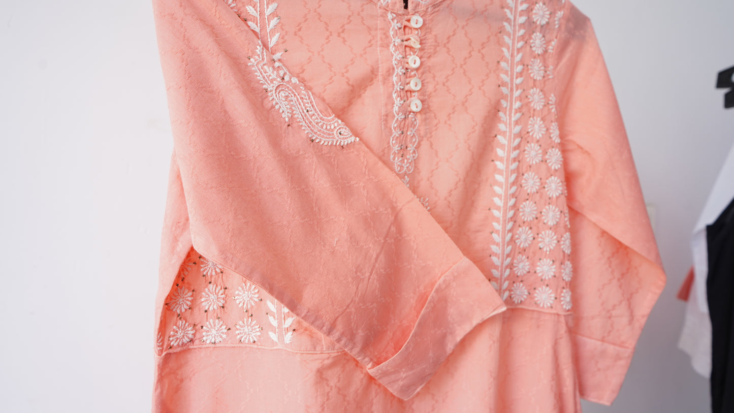 L7-P18-V2: Peach Cotton Chikankari Kurta (M)