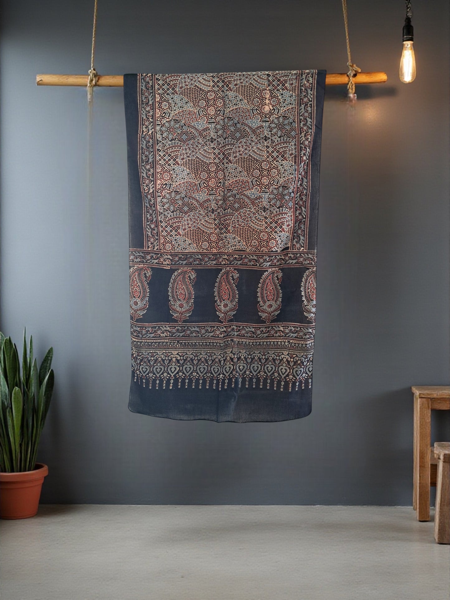 L4-P10: Black Full Body Cotton Stole