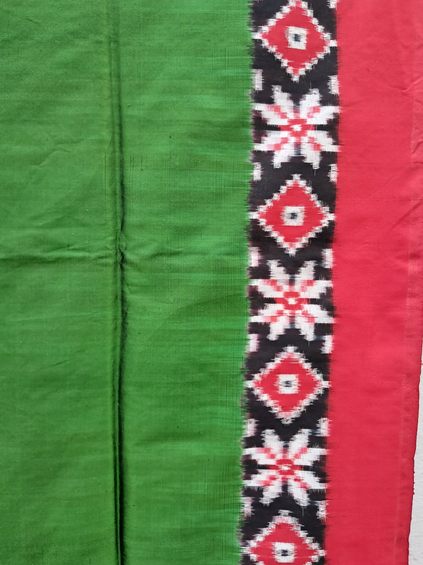 L9P25: Red green Dupatta