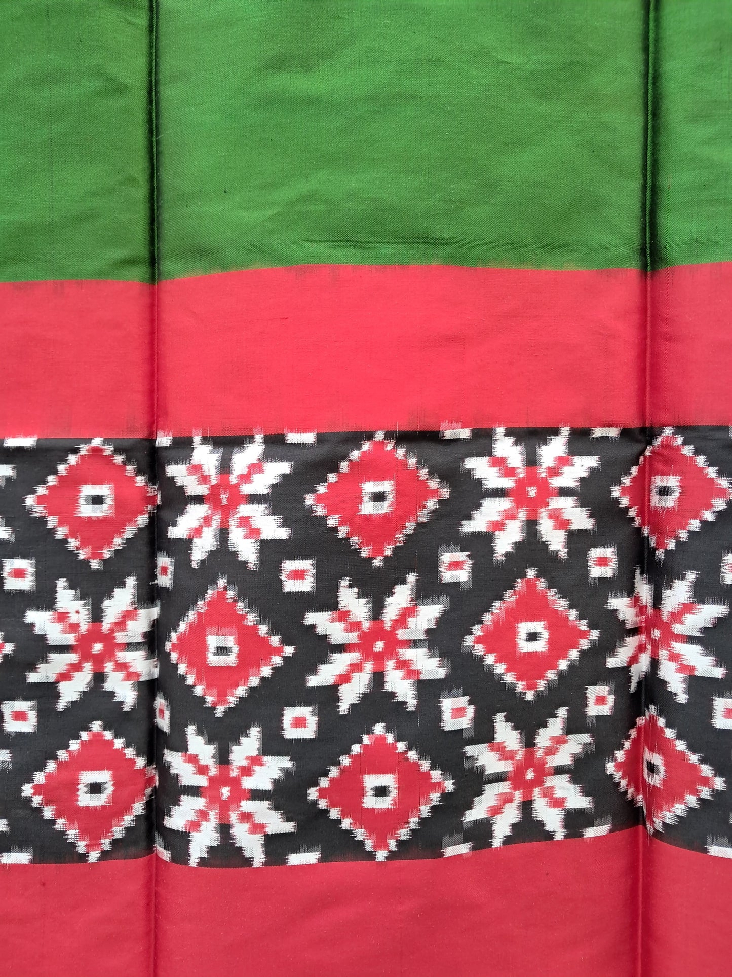 L9P25: Red green Dupatta