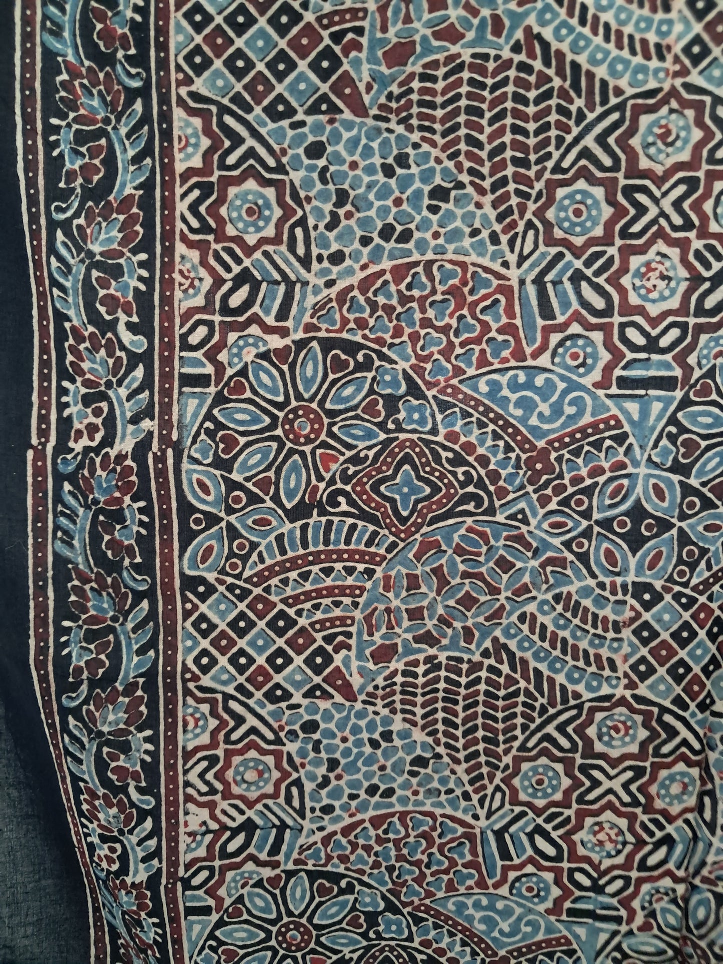 L4-P10: Black Full Body Cotton Stole