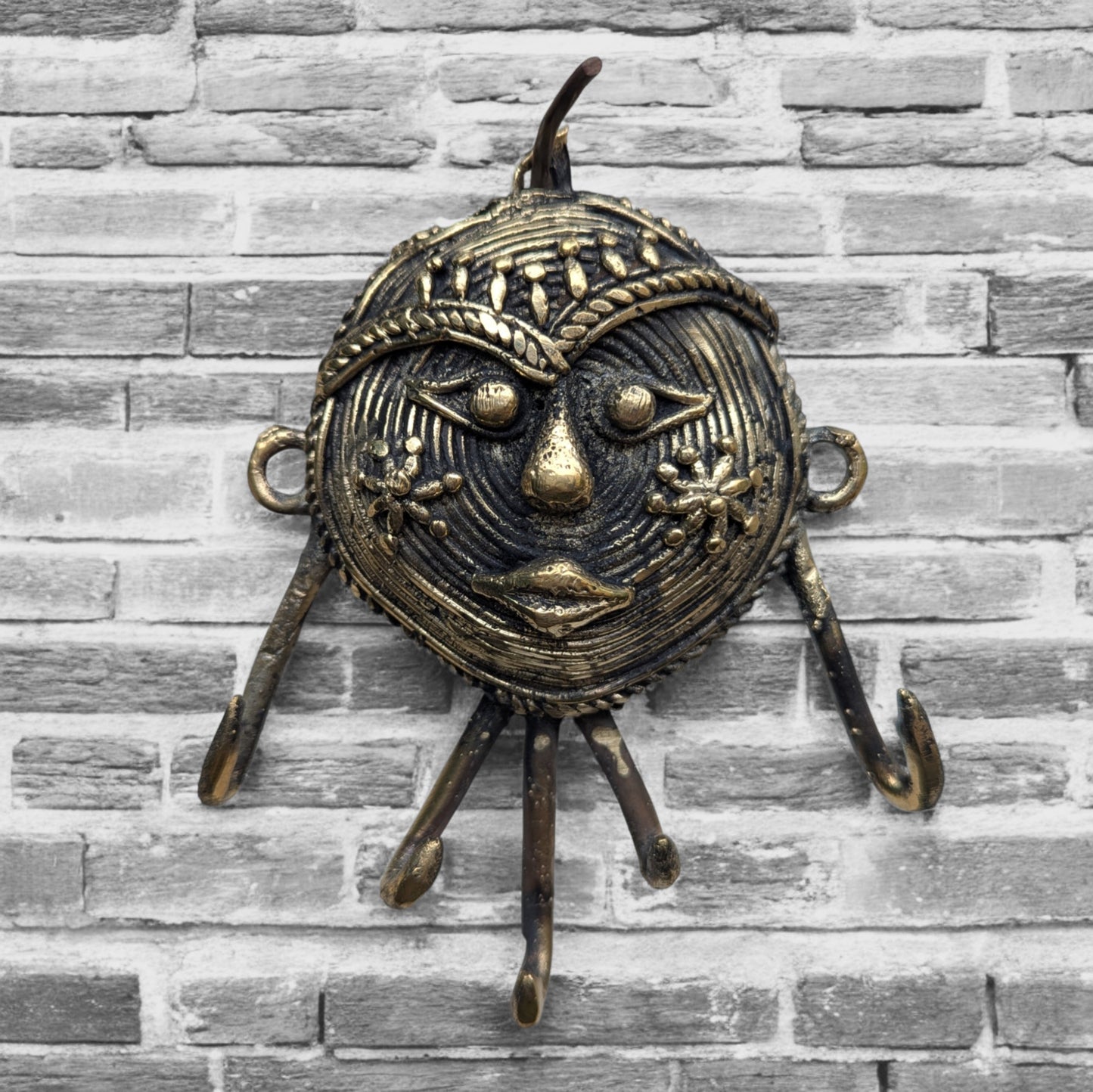 L3-P12-V1: Sun Face Key Hanger