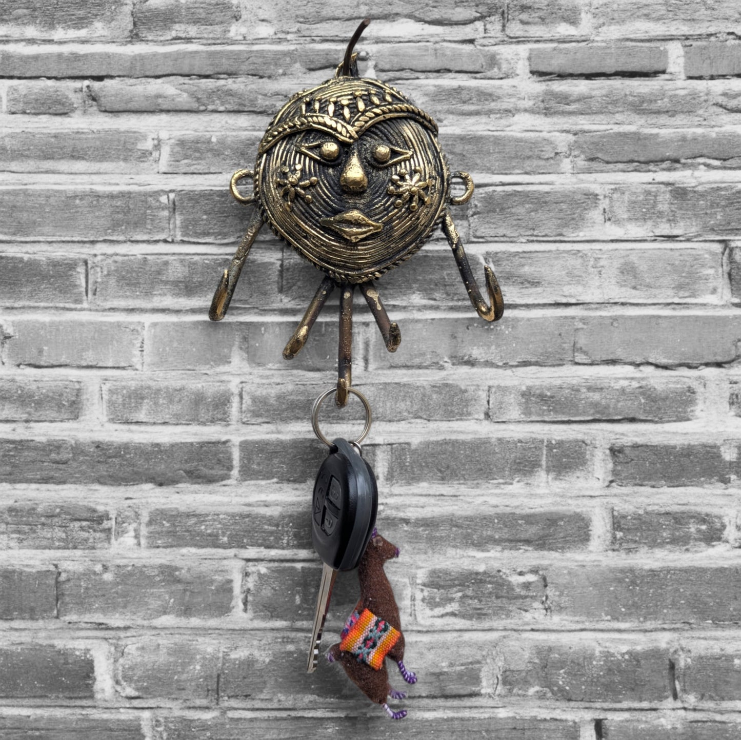 L3-P12-V1: Sun Face Key Hanger