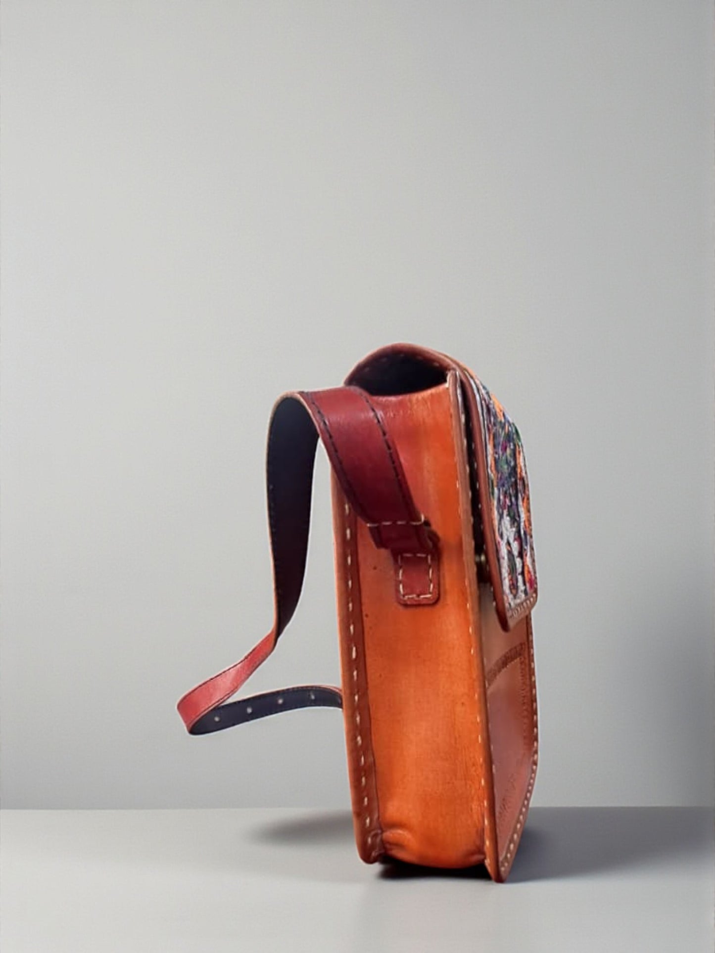 L5-P08: Sling Leather Bag