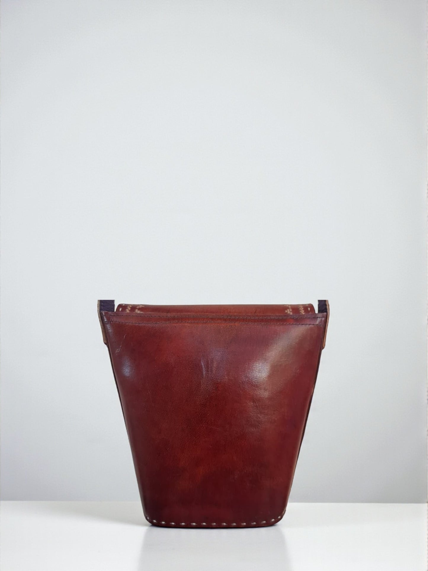 L5-P09: Dedhi Leather Bag