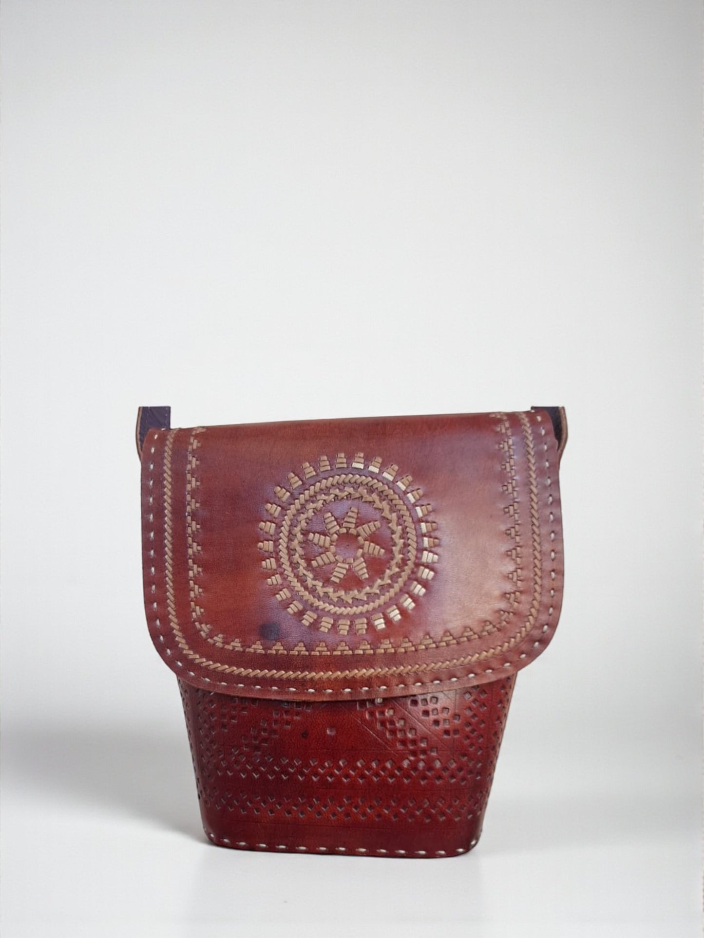 L5-P09: Dedhi Leather Bag