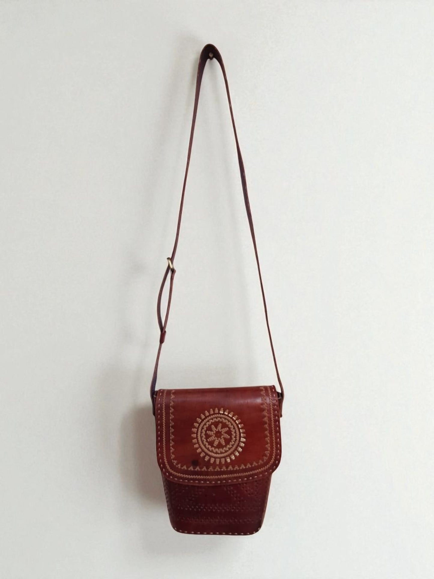 L5-P09: Dedhi Leather Bag
