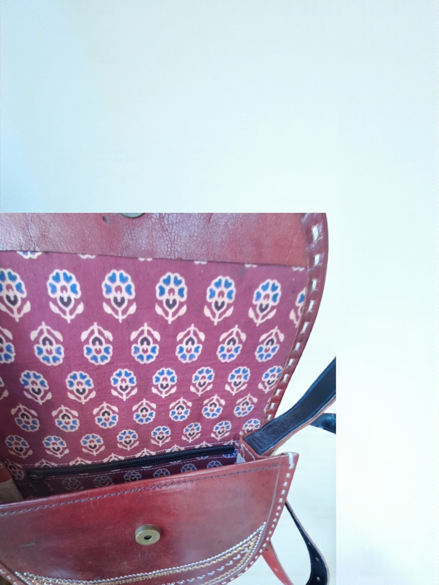 L5-P25: Zari Leather Bag