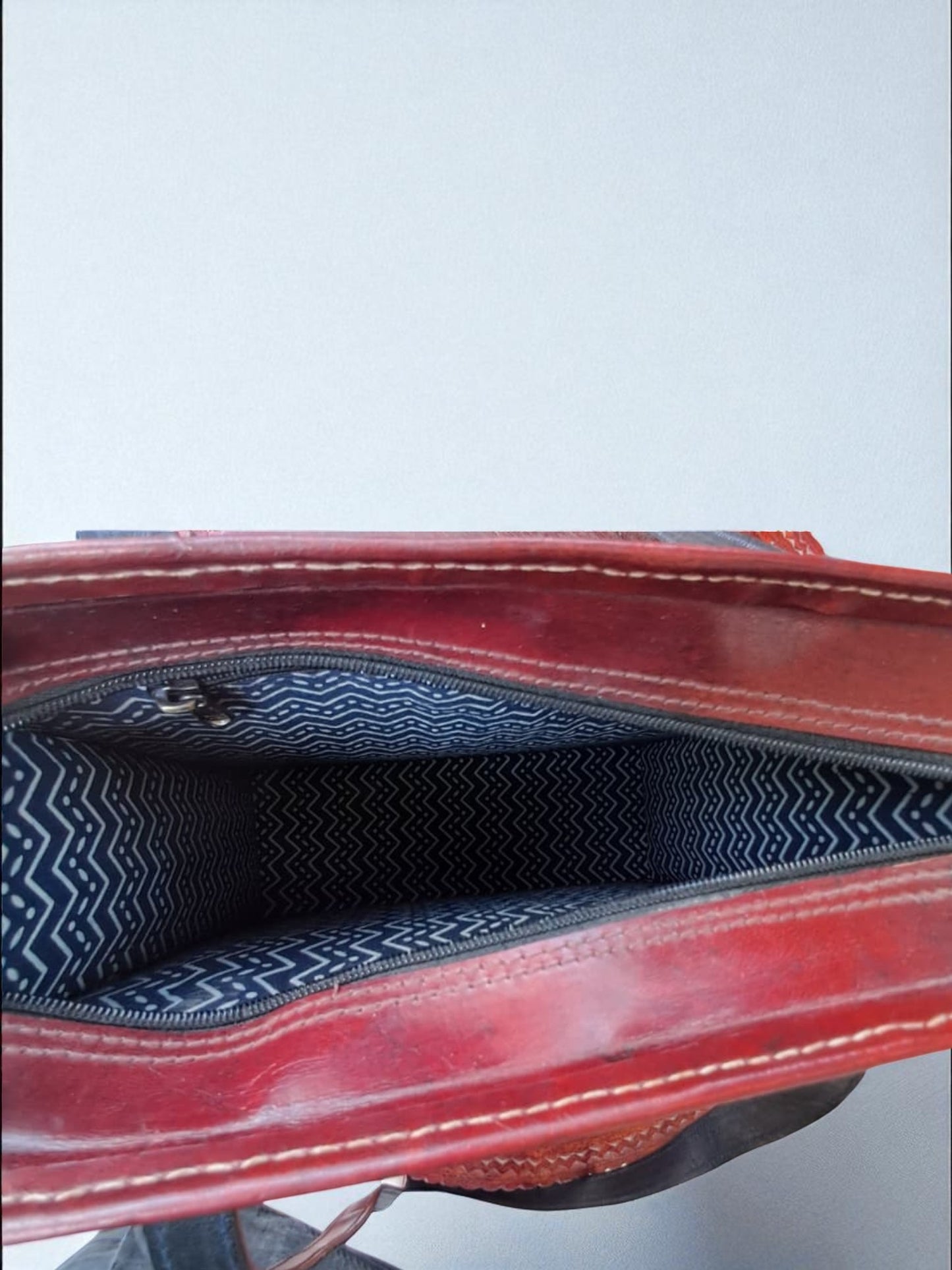 L5-P21: Large Office Leather Bag