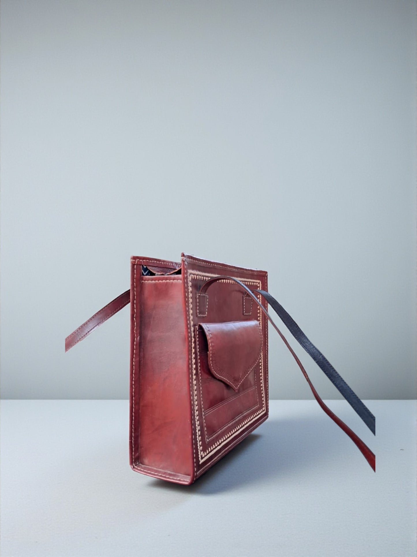 L5-P21: Large Office Leather Bag