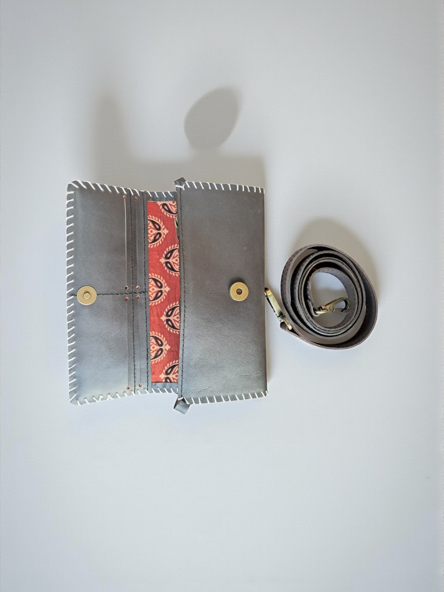 L5-P02: Mirror Bavariya Embroidery Leather Wallet