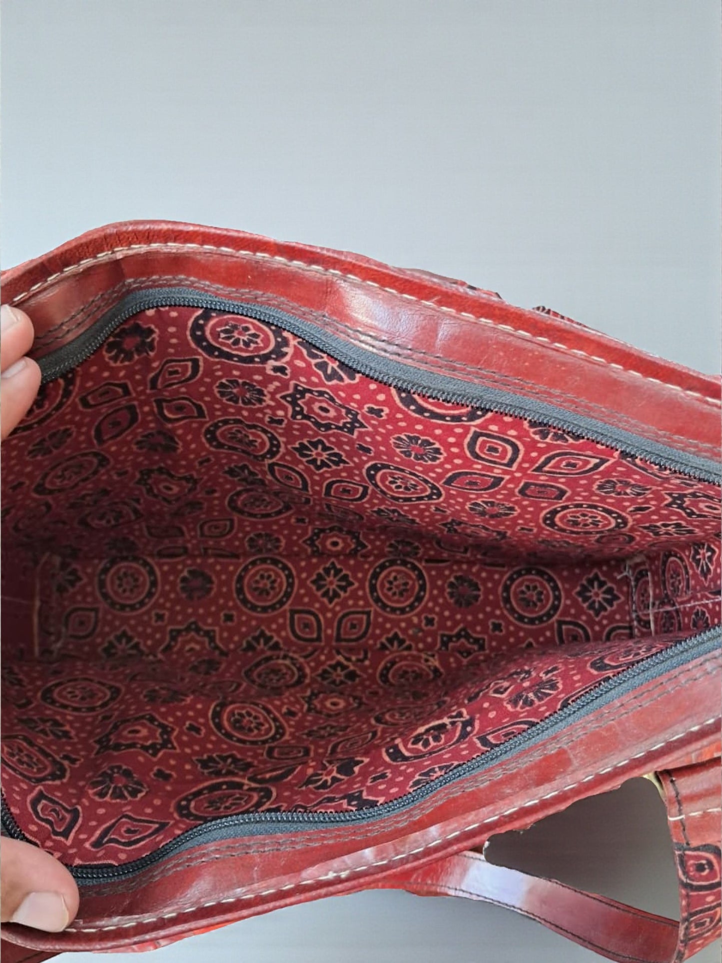 L5-P18: Embroidered Office Leather Bag