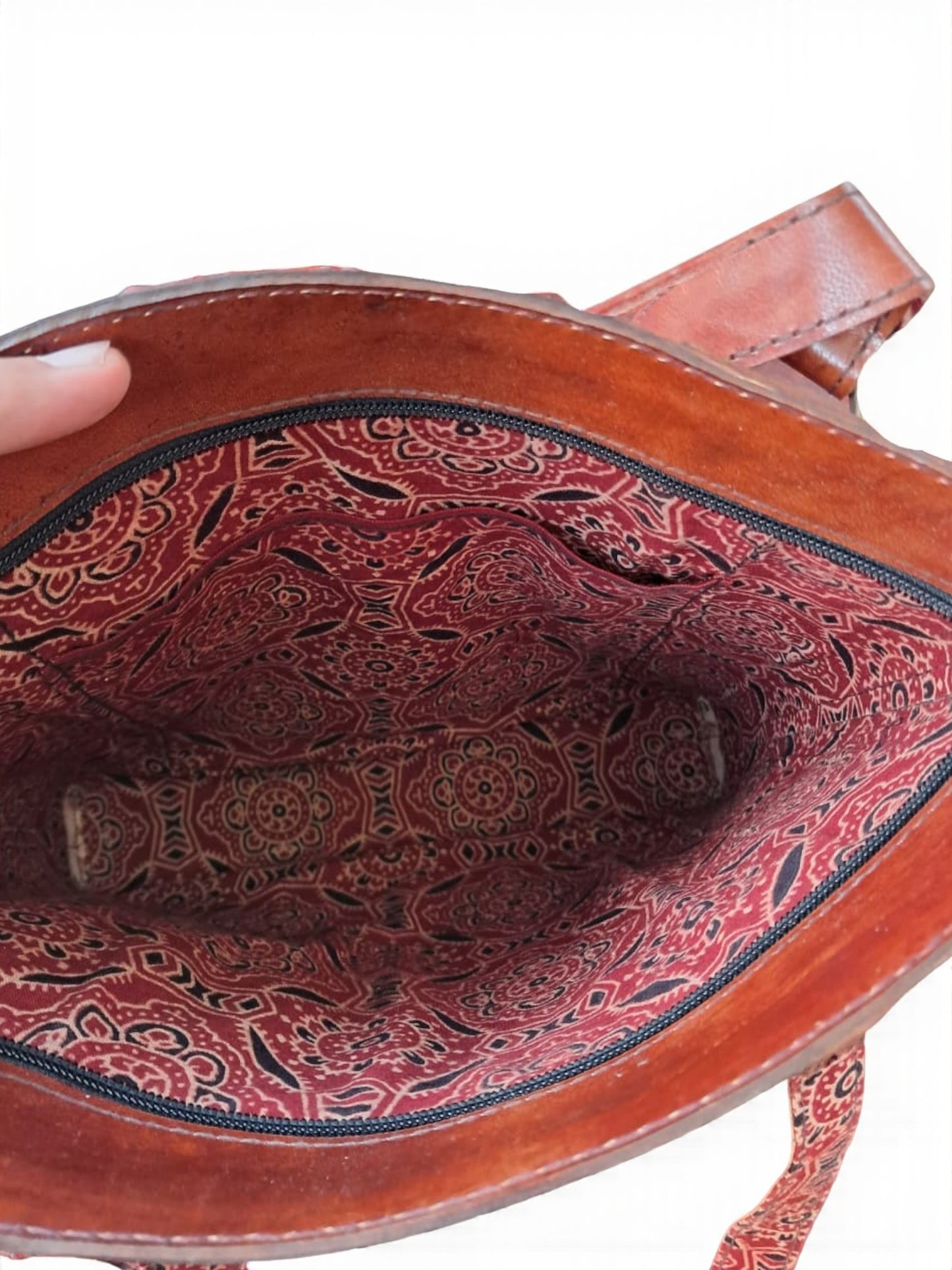 L5-P19: Embroidered Office Leather Bag