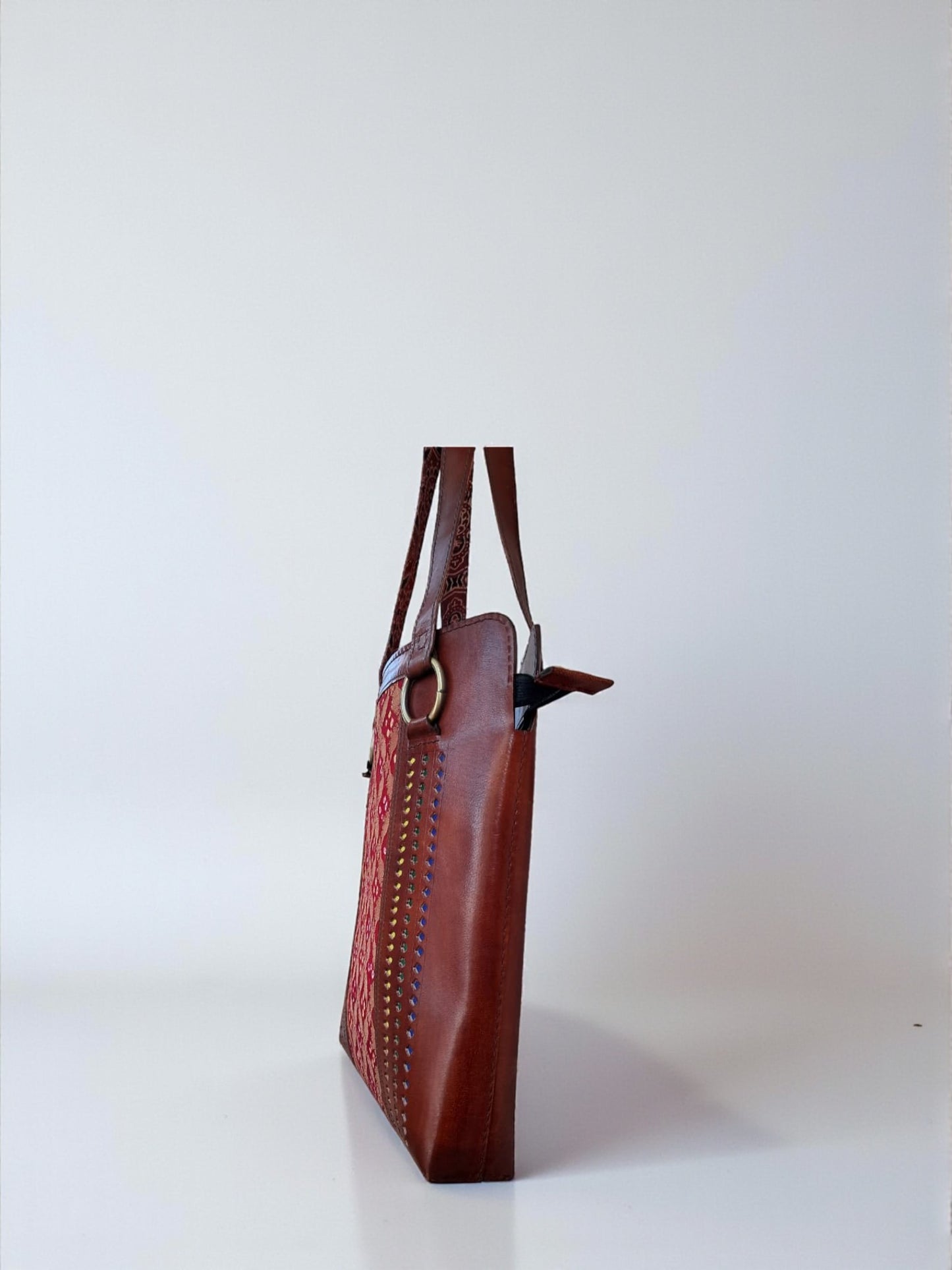 L5-P22: Bandhani Leather Bag