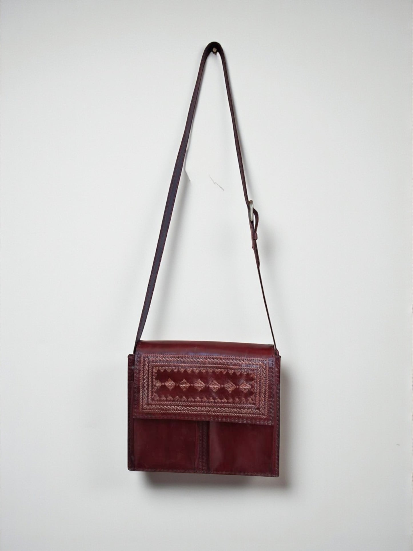 L5-P15: Front Pockets Leather Bag