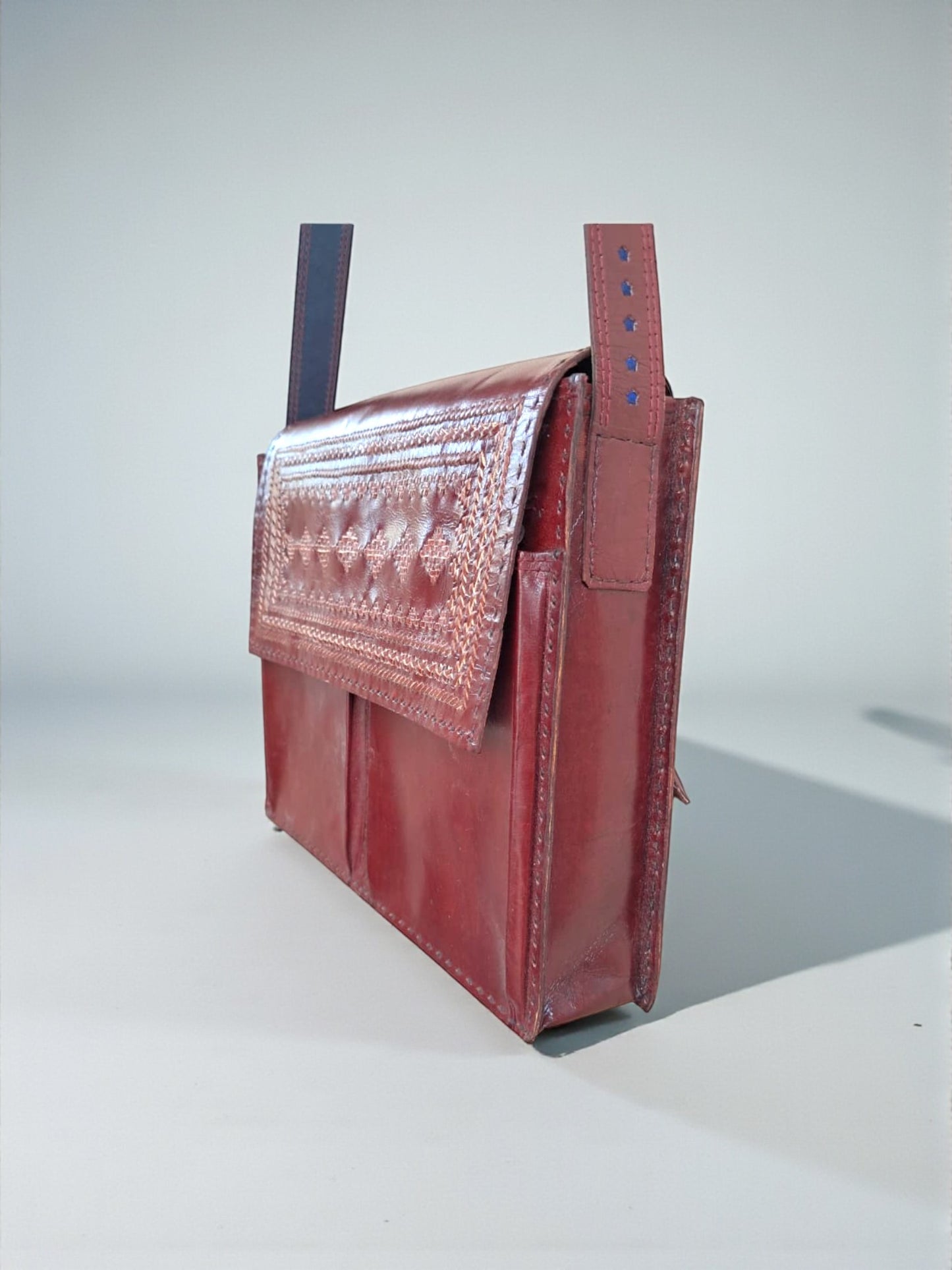 L5-P15: Front Pockets Leather Bag