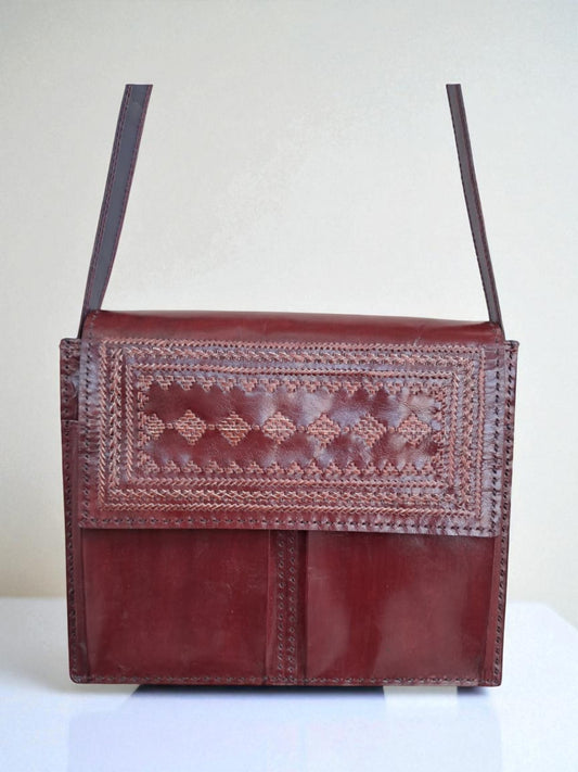 L5-P15: Front Pockets Leather Bag