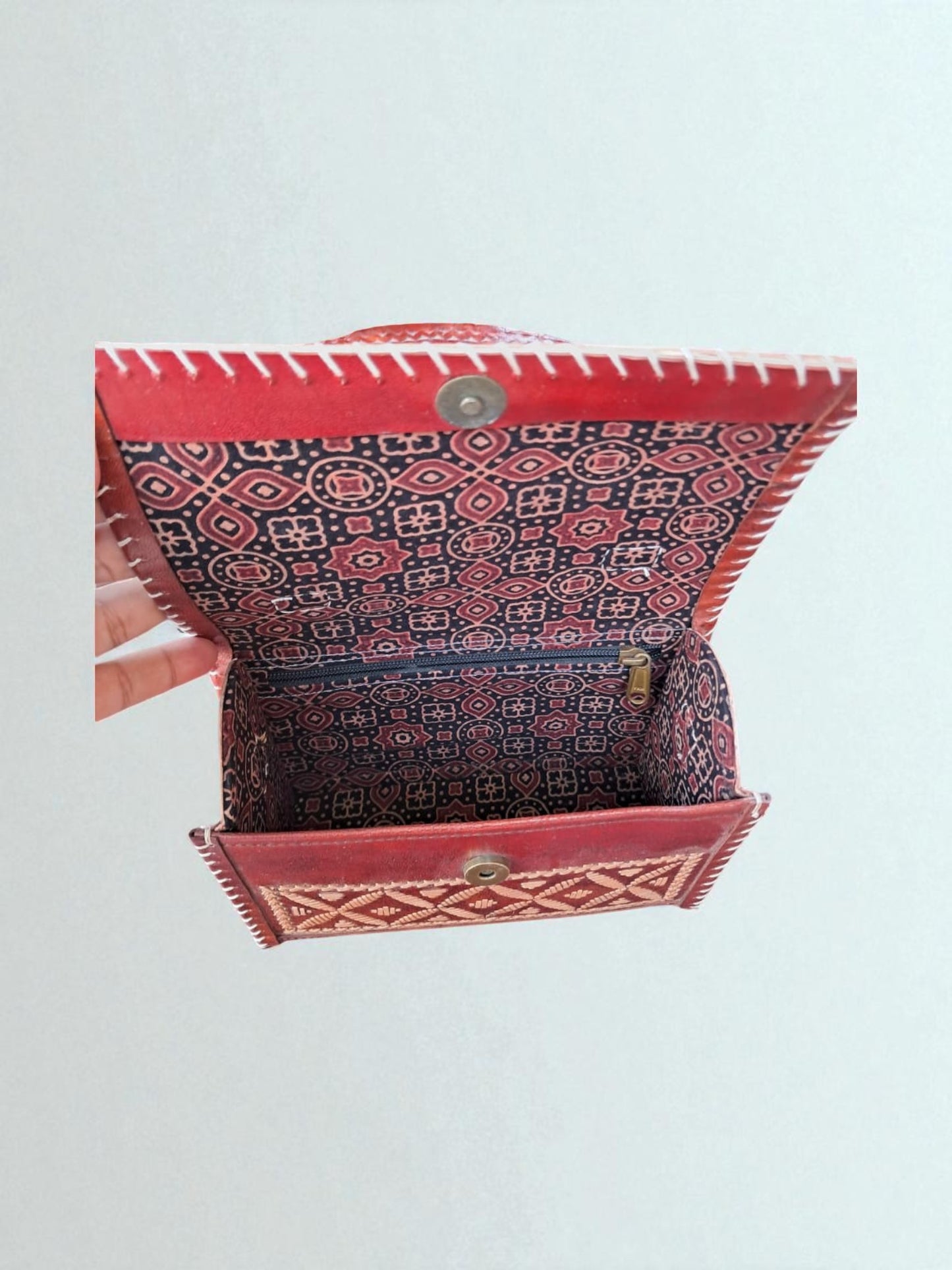 L5-P12: Box Leather Bag