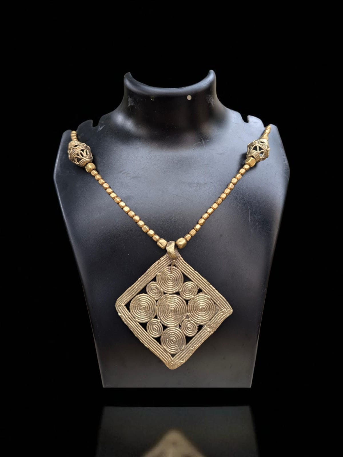 L3-P10-V4: Spiral Square Necklace