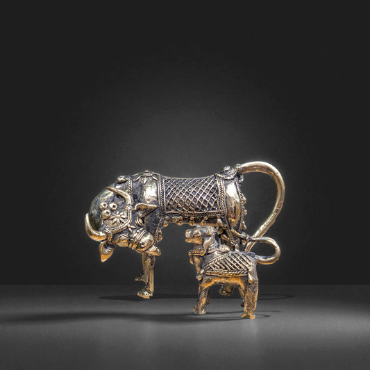 L3-P01-V1: Sacred Bond – Mother Cow and Calf